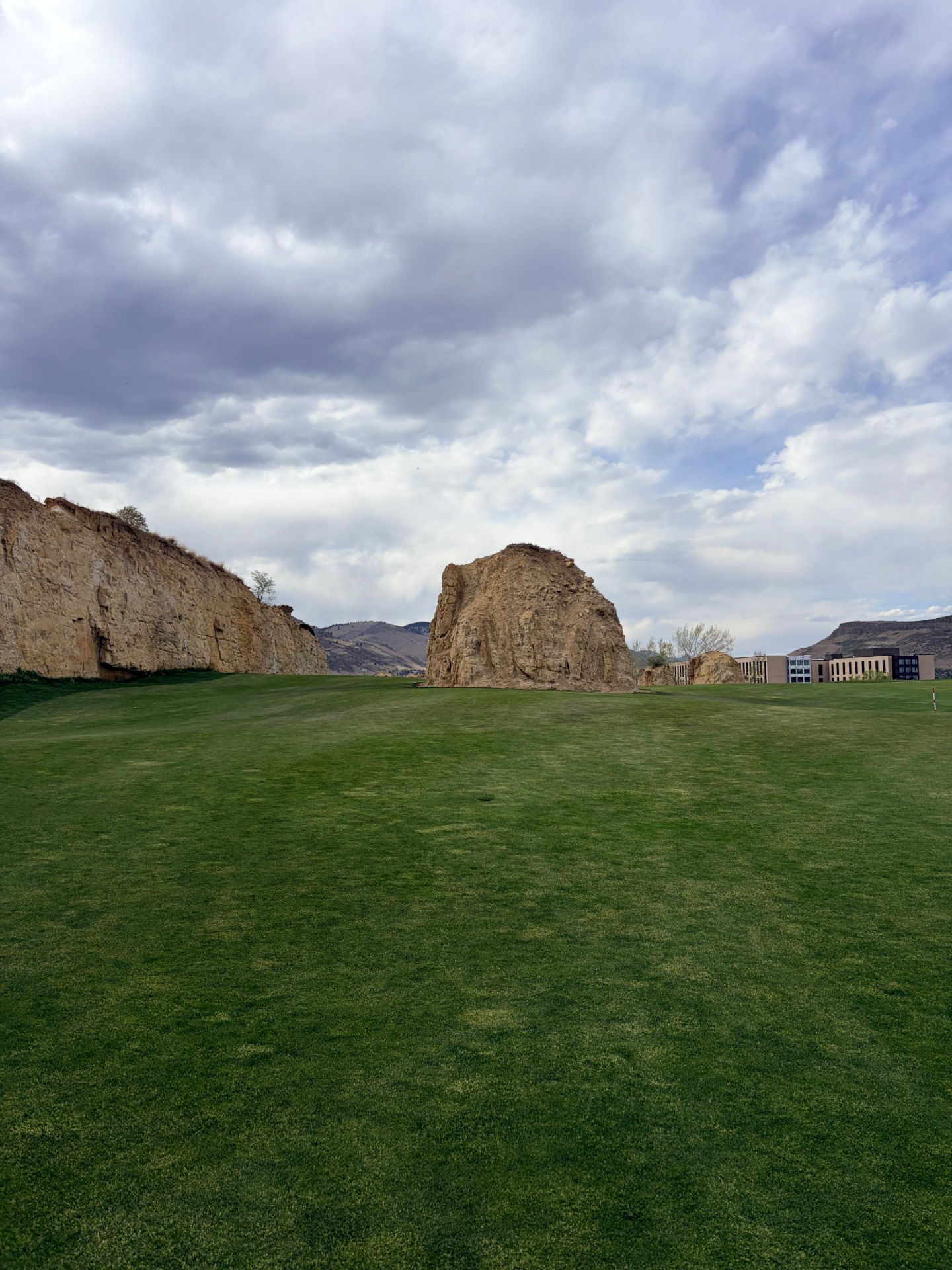 Fairway at Fossil Trace Golf Club in Golden, Colorado with sandstone rock formations