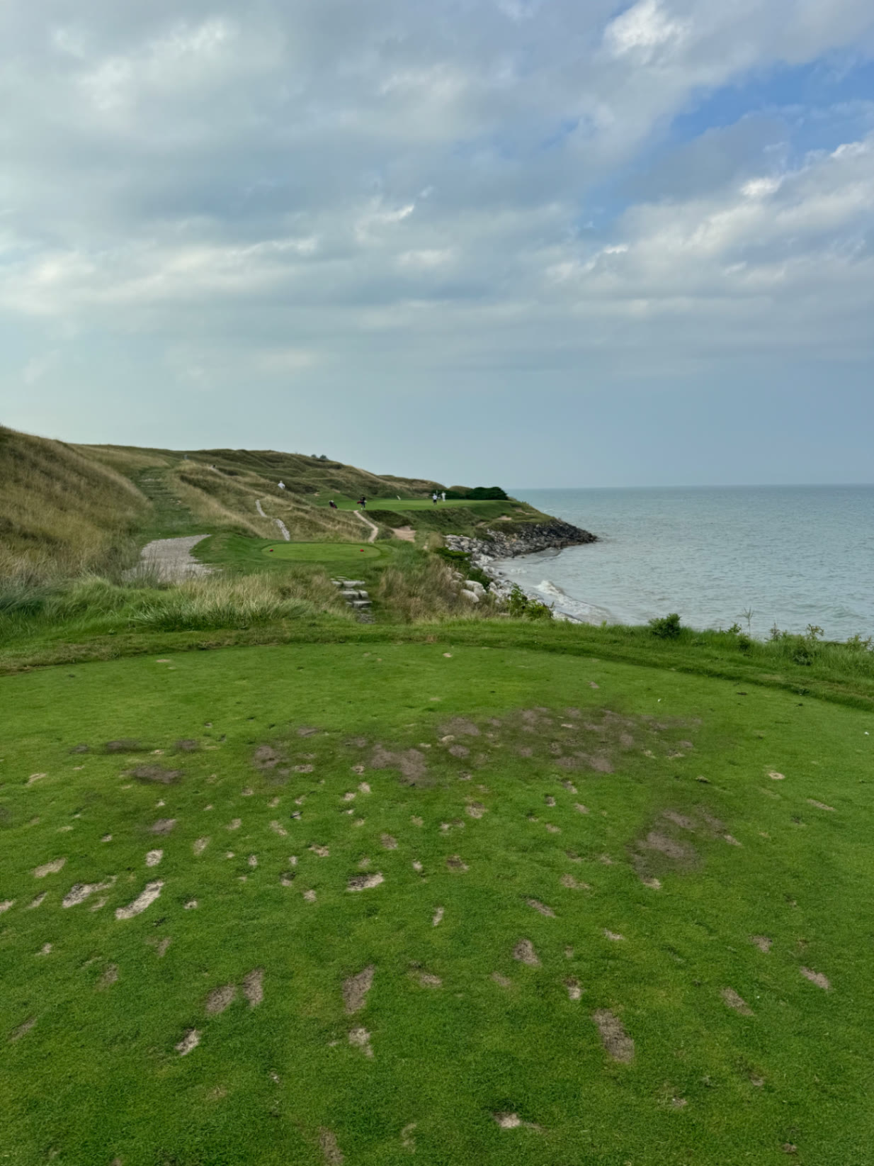 Cliffside tee on the Straits Course at Whistling Straits above Lake Michigan